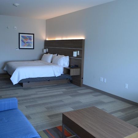 Holiday Inn Express & Suites Либерал Экстерьер фото