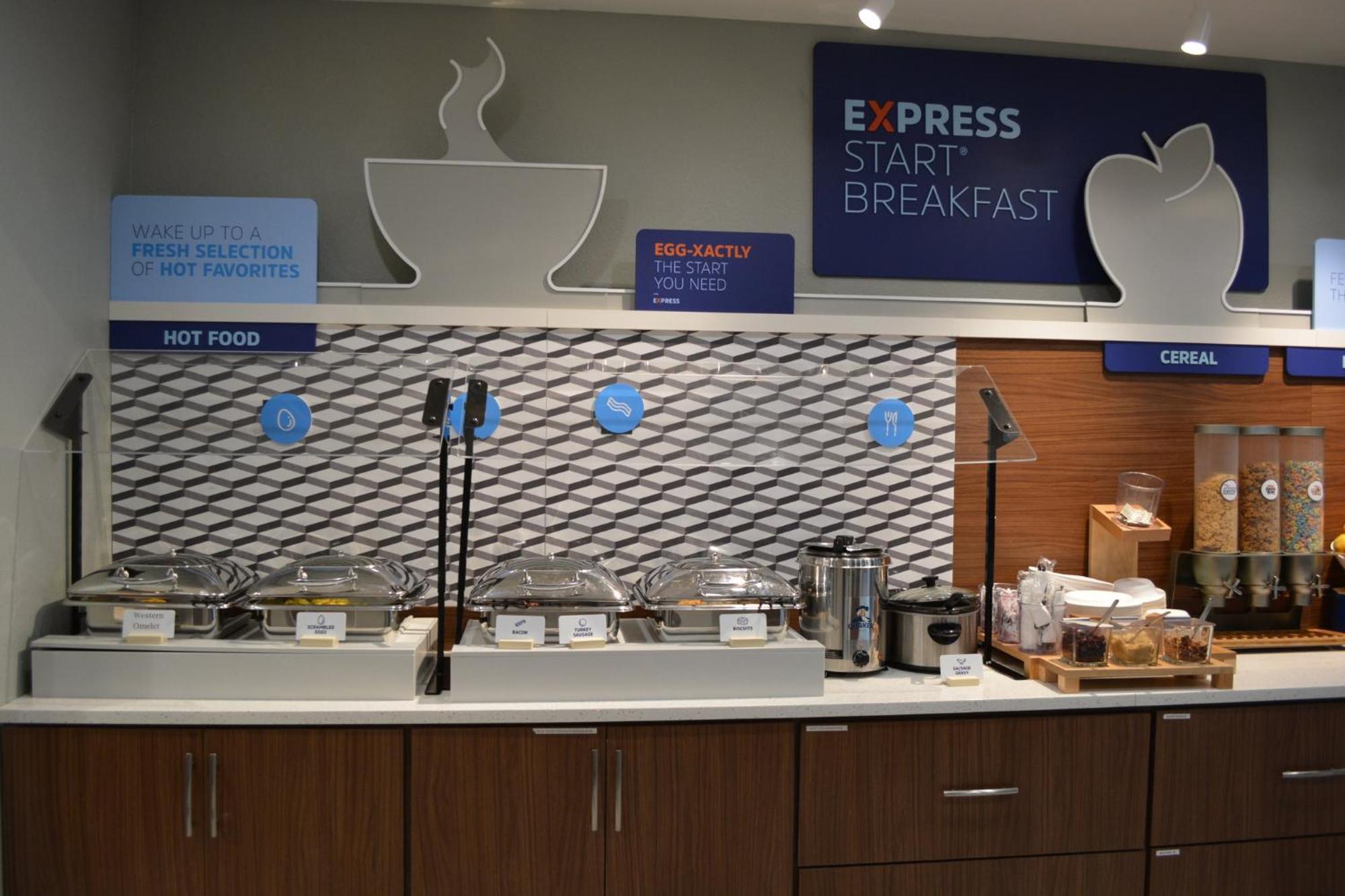 Holiday Inn Express & Suites Либерал Экстерьер фото