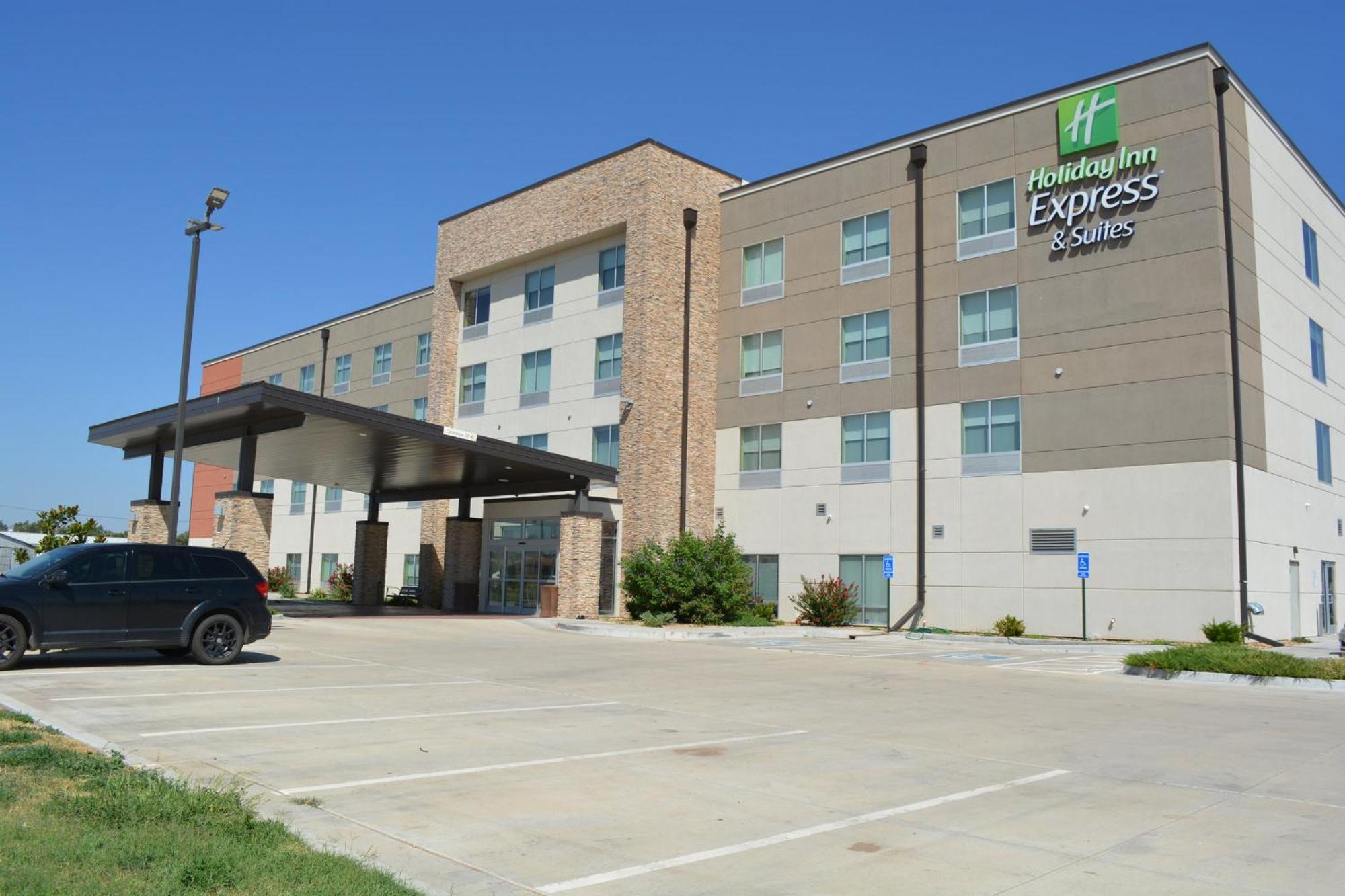 Holiday Inn Express & Suites Либерал Экстерьер фото