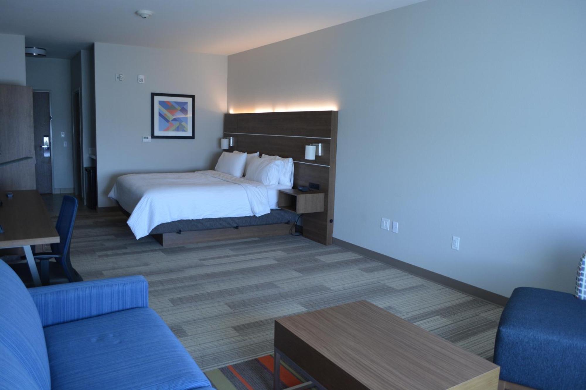 Holiday Inn Express & Suites Либерал Экстерьер фото