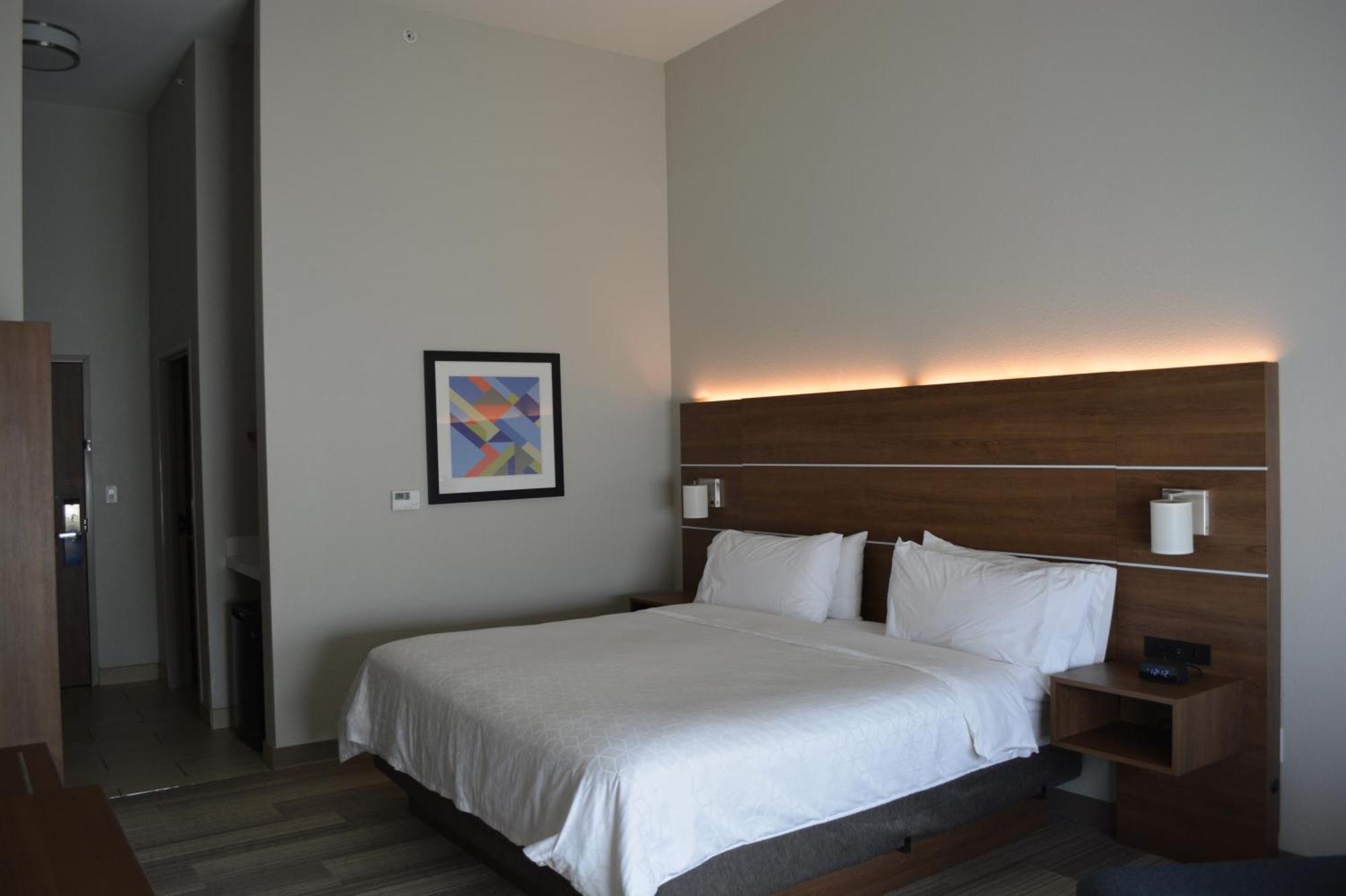 Holiday Inn Express & Suites Либерал Экстерьер фото